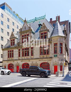 NYC Chinatown: 87 Lafayette Street, ehemaliger Sitz der Engine Company 31, dieses Wahrzeichen von NYC beherbergt heute den Dokumentarfilmproduzenten DCTV und sein Theater. Stockfoto