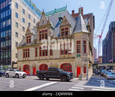 NYC Chinatown: 87 Lafayette Street, ehemaliger Sitz der Engine Company 31, dieses Wahrzeichen von NYC beherbergt heute den Dokumentarfilmproduzenten DCTV und sein Theater. Stockfoto