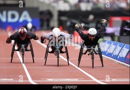 Brent Lakatos (rechts) gewinnt, als David Weir (links) im 1500-m-Finale der Herren beim London Athletics Meeting im London Stadium den dritten Platz belegte. Bilddatum: Samstag, 20. Juli 2024. Stockfoto