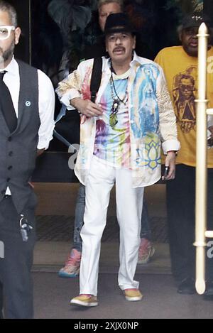 New York, NY, USA. Juli 2024. Carlos Santana sah, wie er das Four Seasons Hotel in New York City am 19. Juli 2024 verließ. Quelle: Rw/Media Punch/Alamy Live News Stockfoto