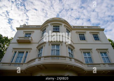 London, Großbritannien. Juli 2024. Das Institute for Government Building in 2, Carlton Gardens off the Mall in Central London, SW1. Kredit: Maureen McLean/Alamy Stockfoto
