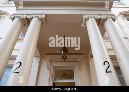 London, Großbritannien. Juli 2024. Das Institute for Government Building in 2, Carlton Gardens off the Mall in Central London, SW1. Kredit: Maureen McLean/Alamy Stockfoto
