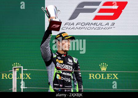 Mogyorod, Hongrie. Juli 2024. INTHRAPHUVASAK Tasanapol (tha), PHM AIX Racing, Dallara F3 2019, Porträt, Podium während der 8. Runde der FIA Formel-3-Meisterschaft 2024 vom 19. Bis 21. Juli 2024 auf dem Hungaroring, in Mogyorod, Ungarn - Foto Sebastian Rozendaal/Dutch Photo Agency/DPPI Credit: DPPI Media/Alamy Live News Stockfoto