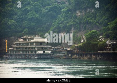 Die charmante Xiling Gorge of Antique Tribe Three Gorges oder der Stammesstamm brookside im yangtse River für chinesen, die reisen, VI Stockfoto