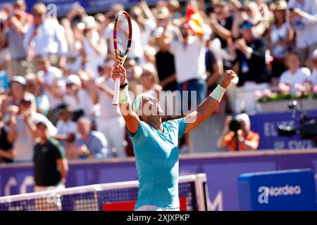 Der Spanier Rafael Nadal feiert den Sieg im Halbfinale der Männer gegen den Kroaten Duje Ajduković bei den Nordea Open in Båstad, Schweden am 20. juli 2024.Foto: Adam Ihse/TT/Code 9200 Credit: TT News Agency/Alamy Live News Stockfoto