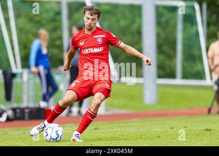 Leogang, Österreich. Juli 2024. LEOGANG, Steinberg Stadium, 20.07.2024, Saison 2024/2025, niederländischer Eredivisie Football während des Spiels Twente - Hannover 96 (freundlich) FC Twente Spieler Youri Regeer Credit: Pro Shots/Alamy Live News Stockfoto