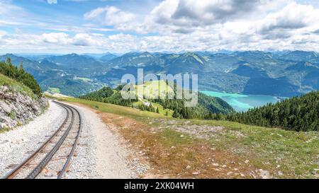 Österreichs steilste Zahnradbahn. Sie verläuft seit 1893 von St. Wolfgang auf den Schafberg. Stockfoto