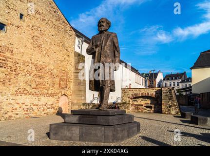 Karl Marx-Statue von Wu Weishan, 2017, Simeonstiftplatz, Trier, Rheinland-Pfalz, Deutschland Stockfoto