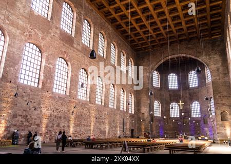 Inneres der Aula Palatina, Basilika von Konstantin, 300-310 n. Chr., heute Evangelische Erlöserkirche, Trier, Rheinland-Pfalz, Deutschland Stockfoto