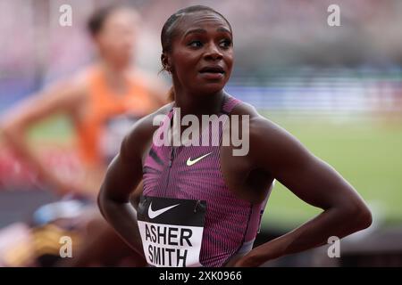 London Stadium, London, Großbritannien. Juli 2024. 2024 London Diamond League Athletics; Dina Asher-Smith (GBR) nach den 200 m langen Frauen Credit: Action Plus Sports/Alamy Live News Stockfoto