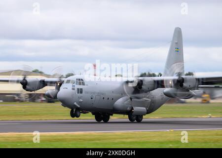 Die schwedische Luftwaffe C130H Hercules während der Royal International Air Tattoo bei der RAF Fairford, Gloucestershire, England am Samstag, den 20. Juli 2024. (Foto: Jon Hobley | MI News) Credit: MI News & Sport /Alamy Live News Stockfoto