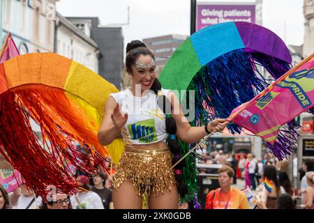 Newcastle upon Tyne, Großbritannien. Juli 2024. Northern Pride Parade durch die Stadt. Das Thema in diesem Jahr war „unentschuldbar sichtbar“. Quelle: Hazel Plater/Alamy Live News Stockfoto
