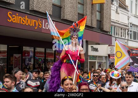 Newcastle upon Tyne, Großbritannien. Juli 2024. Northern Pride Parade durch die Stadt. Das Thema in diesem Jahr war „unentschuldbar sichtbar“. Quelle: Hazel Plater/Alamy Live News Stockfoto