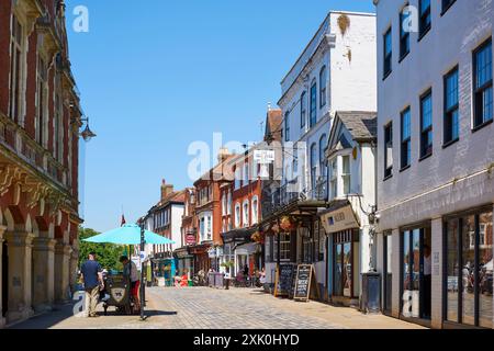 Die High Street, Hemel Hempstead Old Town, Hertfordshire, Großbritannien, im Sommer Stockfoto