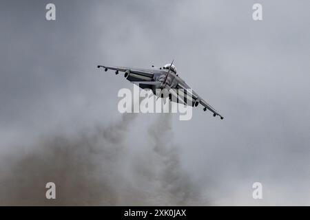 Die McDonnell Douglas EAV-8B Harrier II der spanischen Marine nimmt am Samstag, den 20. Juli 2024, am Royal International Air Tattoo in Gloucestershire, England, Teil. (Foto: Jon Hobley | MI News/NurPhoto) Credit: NurPhoto SRL/Alamy Live News Stockfoto