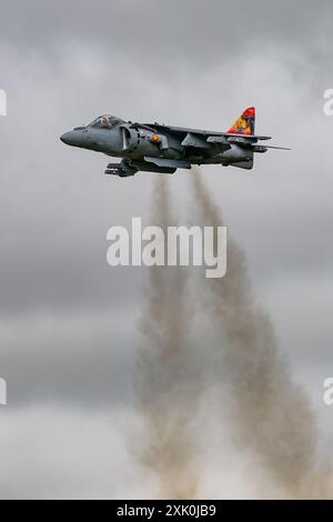 Die McDonnell Douglas EAV-8B Harrier II der spanischen Marine nimmt am Samstag, den 20. Juli 2024, am Royal International Air Tattoo in Gloucestershire, England, Teil. (Foto: Jon Hobley | MI News/NurPhoto) Credit: NurPhoto SRL/Alamy Live News Stockfoto