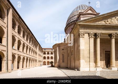 Die Vieille Charité, Marseille, Frankreich, ein riesiges Almhaus von 1671 bis 1749, entworfen von Pierre Puget, Galerien rund um eine Kapelle, heute ein Museum. Stockfoto