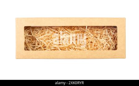 Draufsicht auf offenen Karton mit geschreddertem Holz excelsior zum Abfüllen. Verwendung von natürlichem, nachhaltigem Material für Verpackungen oder Produkthintergründe. Stockfoto