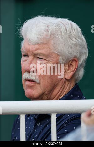Kansas City, MO, USA. Juli 2024. John Sherman, Besitzer der Kansas City Royals, vor dem Spiel zwischen den Kansas City Royals und Chicago White Sox im Kauffman Stadium in Kansas City, MO. David Smith/CSM/Alamy Live News Stockfoto