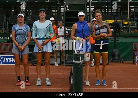 Katarzyna Piter (POL) spielt im letzten Spiel mit Fanny Stollar (HUN) gegen Anna Danilina (KAZ) und Irina Khromacheva beim WTA250 Gran Prix Tennis am 20. Juli 2024 in der Romai Teniszakademia, Budapest, Ungarn Stockfoto