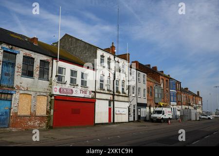 Sie haben Gebäude im Hafengebiet von Grimsby verschlossen und geschlossen. Diese historische Stadt im Nordosten von Lincolnshire hatte einst eine blühende Fischindustrie, aber da die Fischindustrie weitgehend verschwunden ist, leidet die Gegend nun unter Benachteiligung und Vernachlässigung. Da Großbritannien zu den Parlamentswahlen kommt, wird die Wahl in diesen Hochburgen der "roten Mauer" ein entscheidender Faktor für das Wahlergebnis sein. ©Justin Griffiths-Williams 00442085339882 00447850053473 Stockfoto