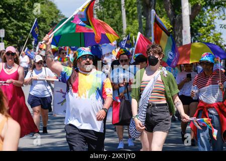 Halifax, Nova Scotia, Kanada. Juli 2024. Teilnehmer an der Halifax Pride Parade 2024. Quelle: Meanderingemu/Alamy Live News Stockfoto