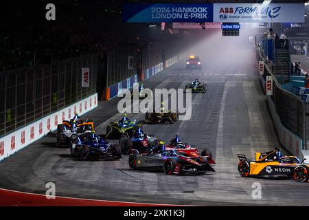 London, Royaume Univ. Juli 2024. 21 DE VRIES Nyck (nld), Mahindra Racing, Mahindra M9Electro, Action, 23 FENESTRAZ Sacha (fra), Nissan Formula E Team, Nissan e-4ORCE 04, Action, 18 DARUVALA Jehan (ind), Maserati MSG Racing, Maserati Tipo Folgore, Action, Rennstart während des Hankook London ePrix 2024, 10. Sitzung der ABB FIA Formel E Weltmeisterschaft 2023-24, auf der Excel London vom 18. bis 21. Juni 2024 in London, Großbritannien - Foto Javier Jimenez/DPPI Credit: DPPI Media/Alamy Live News Stockfoto