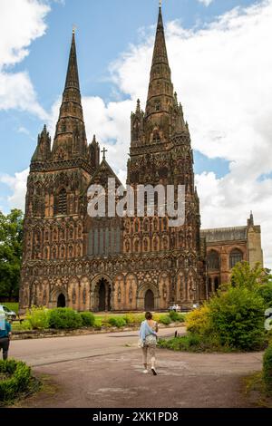 Kathedrale von Lichfield die Kirche der Heiligen Jungfrau Maria und des Heiligen Tschad in Staffordshire in Lichfield England Großbritannien Stockfoto