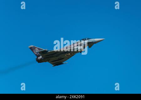 Ein deutscher Luftwaffe-Eurofighter EF2000, der auf einer Flugschau bei der RAF Fairford auftritt Stockfoto