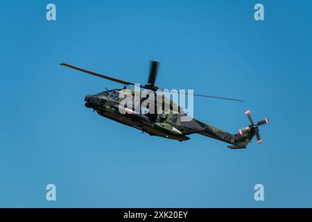 Ein Hubschrauber der Deutschen Armee NH90 TTH, der auf einer Flugschau bei der RAF Fairford auftritt Stockfoto