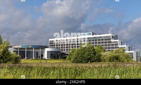 Ein riesiges Spa- und Hotelgebäude in der estnischen Stadt Pärnu Stockfoto