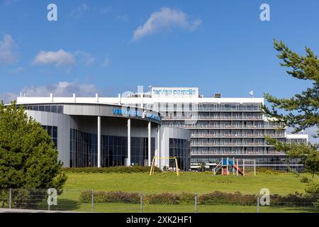 Ein riesiges Spa- und Hotelgebäude in der estnischen Stadt Pärnu Stockfoto