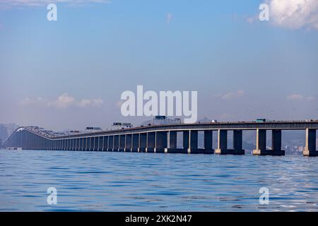 Rio-Niteroi-Brücke an der Guanabara-Bucht, Rio de Janeiro, Brasilien. Stockfoto