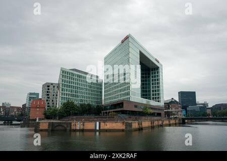 Blick auf das Spiegelgebäude. Hochhaus und Hauptsitz der Spiegel-Gruppe in der Hamburger HafenCity Stockfoto