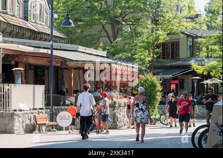 Das Whistler Village an einem sonnigen Sommernachmittag. Whistler BC, Kanada. Stockfoto