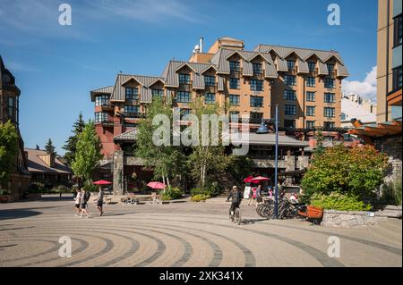 Das Whistler Village an einem sonnigen Sommernachmittag. Whistler BC, Kanada. Stockfoto