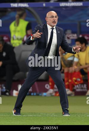 Berlin, Deutschland. Juli 2024. Luis de la Fuente Cheftrainer Spaniens reagiert beim Endspiel der UEFA-Europameisterschaften im Berliner Olympiastadion. Foto: Jonathan Moscrop/Sportimage Credit: Sportimage Ltd/Alamy Live News Stockfoto