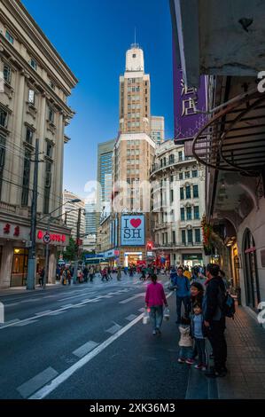 Die I Love Shanghai unterzeichnen auf der Giordano store at 627 East Nanjing Road gerade aus Shanghai's geschäftigen Nanjing Fußgängerzone. Stockfoto