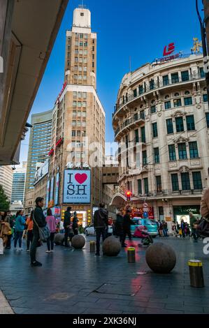 Die I Love Shanghai unterzeichnen auf der Giordano store at 627 East Nanjing Road gerade aus Shanghai's geschäftigen Nanjing Fußgängerzone. Stockfoto