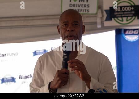 New York, New York, USA. Juli 2024. (NEU) Bürgermeister Adams hält Bemerkungen bei der Independent Drivers Guild Annual Driver Appreciation Day Event im Corona Park. 20. Juli 2024, New York, New York, USA: Der Bürgermeister von New York, Eric Adams, Bürgermeister von New York, Adams, hält am 20. Juli 2024 im Corona-Stadtteil Queens in New York City eine Rede bei der Independent Drivers Guild Annual Driver Appreciation Day. (Foto: M10s/TheNews2) (Foto: M10s/Thenews2/Zumapress) (Bild: © Ron Adar/TheNEWS2 Via ZUMA Press Wire) NUR ZUR REDAKTIONELLEN VERWENDUNG! Nicht für kommerzielle ZWECKE! Stockfoto