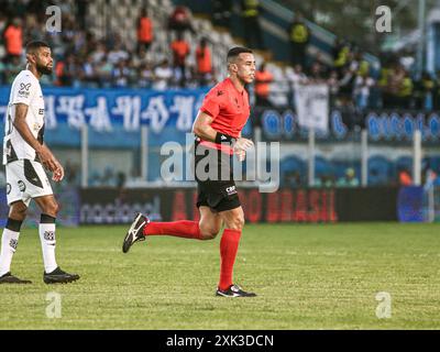 Belem, Brasilien. Juli 2024. PA - BELEM - 07/20/2024 - BRASILEIRO B 2024, PAYSANDU x PONTE PRETA - Schiedsrichter beim Spiel zwischen Paysandu und Ponte Preta im Curuzu-Stadion für die brasilianische B 2024-Meisterschaft. Foto: Marcos Junior/AGIF (Foto: Marcos Junior/AGIF/SIPA USA) Credit: SIPA USA/Alamy Live News Stockfoto