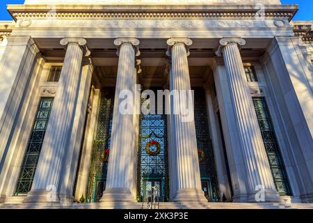 Cambridge, Massachusetts, USA - 26. Dezember 2022: Eingang zum Rogers Building 7 an der 77 Massachusetts Avenue, Massachusetts Institute of Technology mit Stockfoto