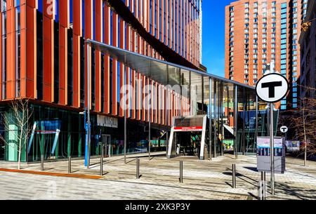 Cambridge, Massachusetts, USA - 22. Februar 2024: Mit Museum und Kendall Square mit Red Line U-Bahn Station, Massachusetts Institute of Technology Stockfoto