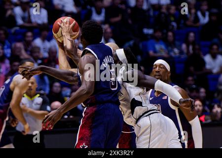 London, Großbritannien. Juli 2024. London, England, 20. Juli 2024: Spieler kämpfen um den Ball während des USA Basketball Showcase Spiels zwischen den USA und dem Südsudan in der O2 Arena in London. (Pedro Porru/SPP) Credit: SPP Sport Press Photo. /Alamy Live News Stockfoto