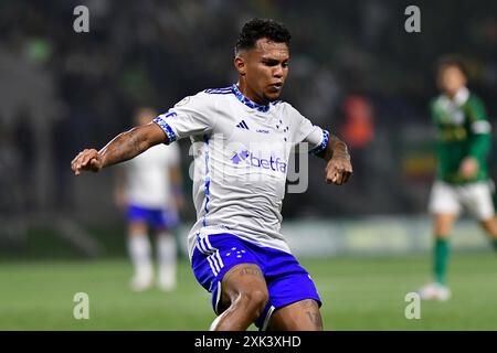 São Paulo (SP), 07/2024 - Fußball/Cruzeiro - Gabriel Veron von Cruzeiro - Spiel zwischen Cruzeiro, gültig für die achtzehn Runde der brasilianischen Meisterschaft, die am Abend dieses samstagabends in der Allianz Parque Arena in São Paulo ausgetragen wird. (Foto: Eduardo Carmim/Alamy Live News) Stockfoto