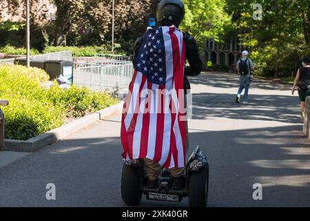 Seattle, USA. Mai 2024. Der United for Israel Marsch versammelte sich im Lager der University of Washington Palestine. Stockfoto