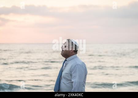 Tel Aviv, Israel. Juli 2024. Minister Itamar Ben-Gvir sah, wie er an der Küste von Tel Aviv spazierte. (Foto: Matteo Placucci/SOPA Images/SIPA USA) Credit: SIPA USA/Alamy Live News Stockfoto