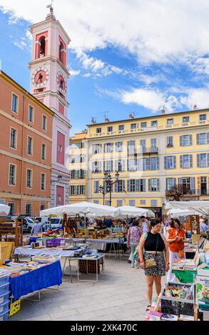 Antiquitätenmarkt und Antiquitätenmarkt am Place du Palais de Justice, Altstadt von Nizza, Provence-Alpes-Côte d'Azur, Alpes-Maritimes, Frankreich Stockfoto