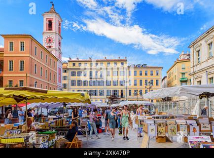 Antiquitätenmarkt und Antiquitätenmarkt am Place du Palais de Justice, Altstadt von Nizza, Provence-Alpes-Côte d'Azur, Alpes-Maritimes, Frankreich Stockfoto