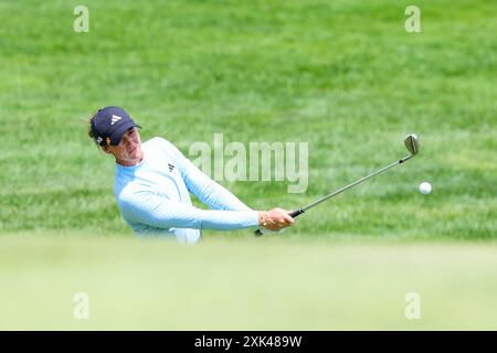 Sylvania, Ohio, USA. Juli 2024. LINN GRANT 25 aus Schweden trifft ihren Annäherungsschuss auf dem neunten Loch in den Dana Open im Highland Meadows Golf Club in Sylvania, Ohio. Grant beendete die Runde fünf Schüsse aus der Führung. (Kreditbild: © Brian Dempsey/ZUMA Press Wire) NUR REDAKTIONELLE VERWENDUNG! Nicht für kommerzielle ZWECKE! Quelle: ZUMA Press, Inc./Alamy Live News Stockfoto